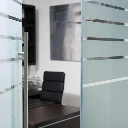 Apartment Modern Office Apartment.wifi,2a/c,luxury Fur/tures