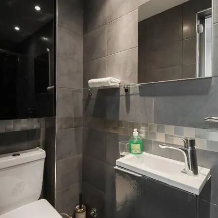 Appartement Modern Office Apartment.wifi,2a/c,luxury Fur/tures